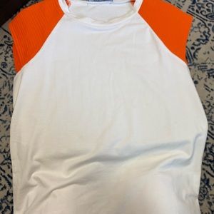 Fabrik tshirt with orange shoulders